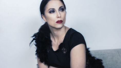 Silversnake Michelle black make up dark 2024