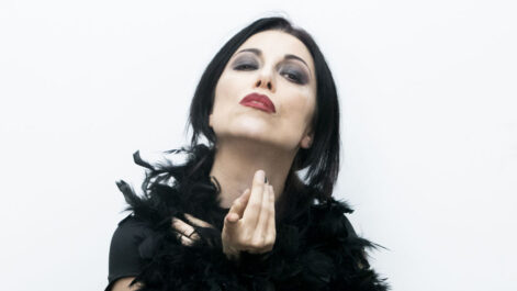 Silversnake Michelle black make up dark 2024